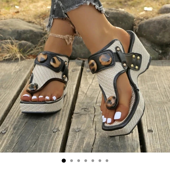 Urban Ridge Women's Sandals with Black and Tan Accents 10 - Picture 6 of 6